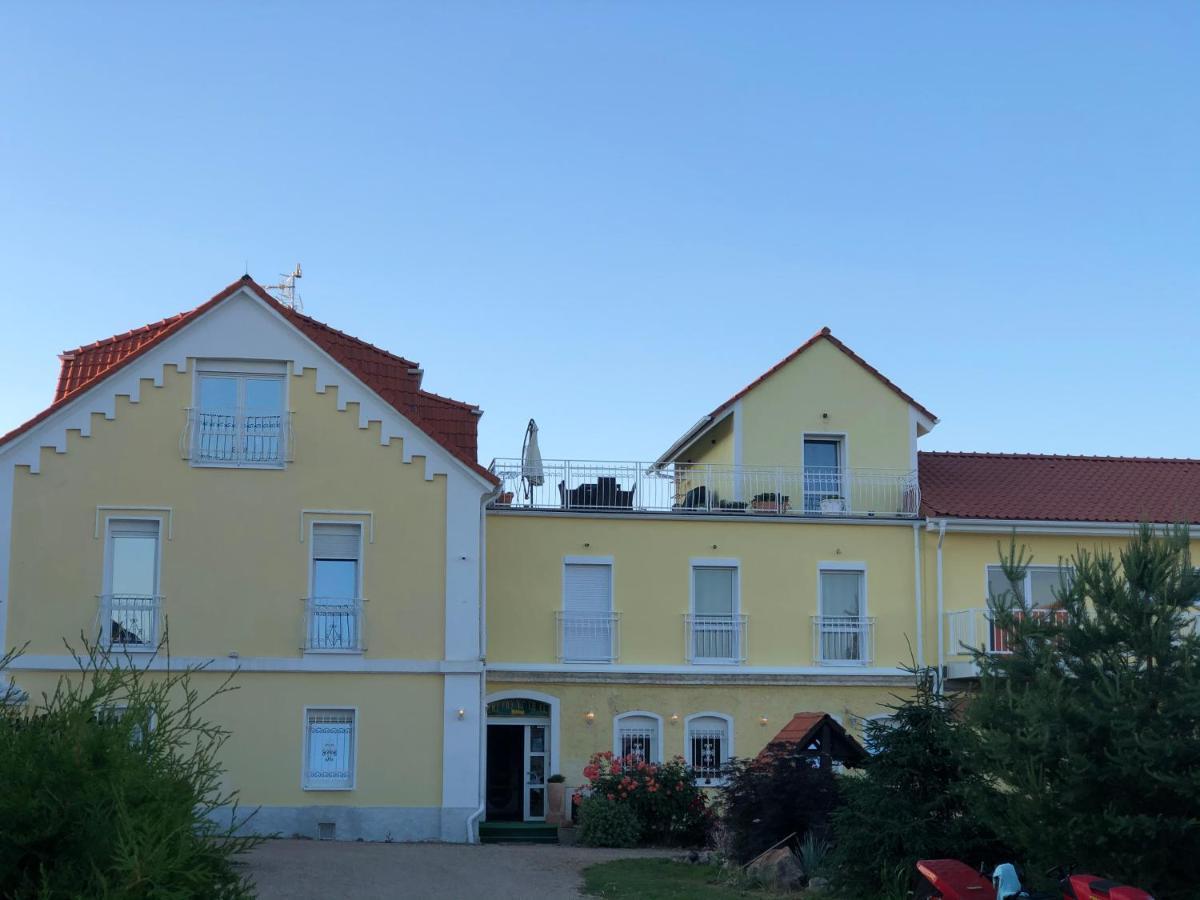 Holiday Centrum Žatec Extérieur photo